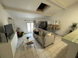 A LOUER - STUDIO MEUBLE CENTRE LAMBESC