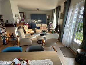 À VENDRE Charmante maison d'architecte de plain-pied avec vue mer dans un quartier résiden