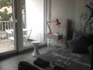 Studio 28m2 très joli rénové avec Parking + cave + balcon proche Gare / Centre-Ville / Com