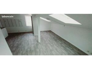 Studio - 290 euros - 2éme étage