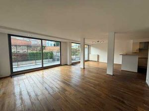 135 m² traversant  rue calme en face du parc