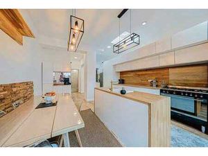 Spacieuse maison de rapport rénovée avec studio