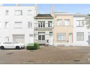 Maison entièrement prête à l'emploi avec 4 chambres  2 sall…