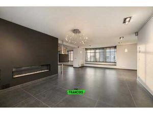 Appartement luxueusement rénové avec terrasse sur le toit  …