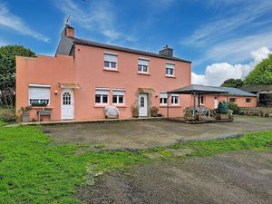 Maison familiale en campagne -185 m² - 9 hectares - Lanrivain