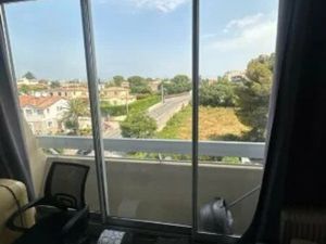 Charmant studio meublé en rénovation