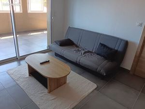 Appartement T2 meublé avec grande terrasse et parking proche mer