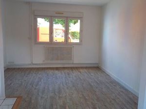 Maison avec garage et jardin