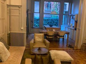 Rez de chaussée meublé dans maison de maitre