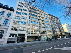 Box de garage fermé au centre ville