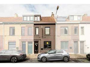 Ruime woning met zonnige tuin en veel potentieel in de De...