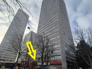 TRES BEAUX BUREAUX - EMPLACEMENT 1er ORDRE