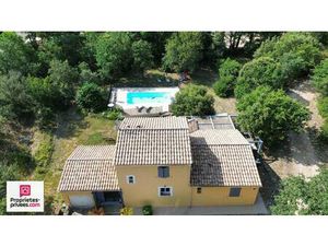 Villa 140 m² sur 2566 m² avec piscine et garage