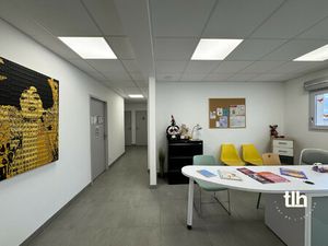 MAUGUIO : LOCAL D'ACTIVITE 100M2