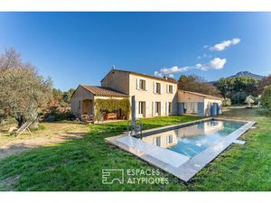 Mas provençal contemporain éco-responsable avec piscine