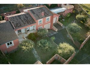 CARCASSONNE- VILLEDUBERT Villa T5 220m² (148m² hab.) avec piscine  jardin  garages  et dép