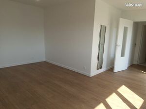 A louer T1 non meublé 38m2 + Terasse proche Centre-Ville  RER E  RER A  Métro ligne11  Cen