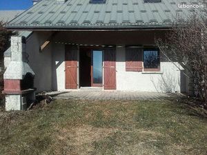 Maison mitoyenne  sur 3 niveaux  orientée plein Sud