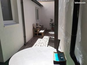 T2 meublé avec cour proche église