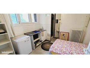 Chambre indépendante avec un coin cuisine et douche privée secteur Versailles