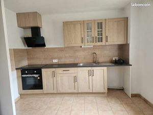 Type III libre sur Narbonne 1°étage 650 mensuel