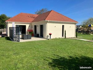 Grande maison récente 95 m² – Plain-pied – Terrain 1 800 m² – Proche base 105