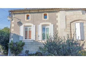 Maison de bourg en pierre avec extérieur