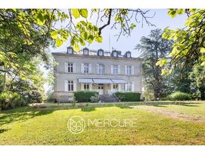 Portes de Limoges  à 10 mn du centre  Maison de maitre du 19ème siècle avec dépendances et