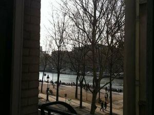 Beau studio meublé et renové vue Canal de l'Ourcq