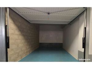 Particulier loue Box de 15 m²