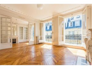 A LOUER PARIS VII ème