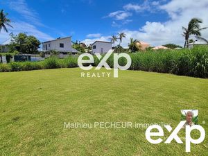 SAINT-BENOIT / TERRAIN CONSTRUCTIBLE 719 m2