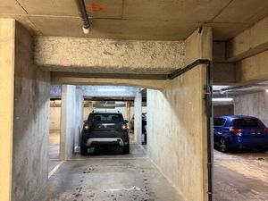 Parking sous-sol très propre et sécurisé