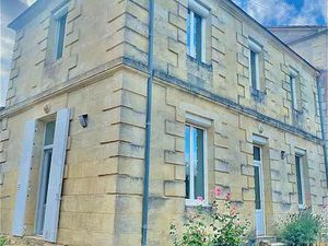 Maison et jardin à la campagne