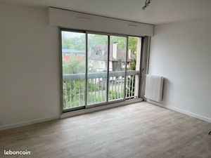 Studio 25m² Gare Melun + Cave + Parking privé