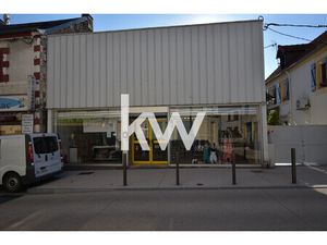 Local Commercial SAINT ELOY LES MINES 400 m2