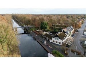 Brasserie met ruime duplexwoning en bouwgrond op toplocatie
