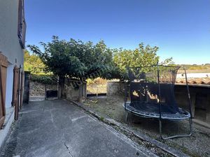 Maison de village avec cour et atelier