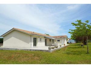 Maison de 2013 de plain-pied  3 chambres  avec vue dégagée !