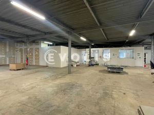 LOCAL AVEC QUAI DE CHARGEMENT