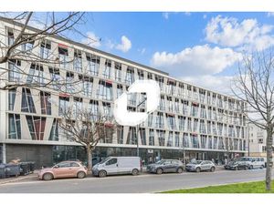 A LOUER  AU PIED DU METRO 8