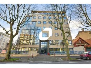 A LOUER  BUREAUX RENOVES AU PIED DU RER B ET LIGNE 15