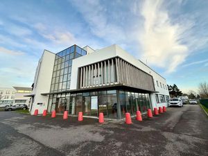 LOCAL COMMERCIAL / BUREAUX A LOUER 495 m2 DIVISIBLE VANNES
