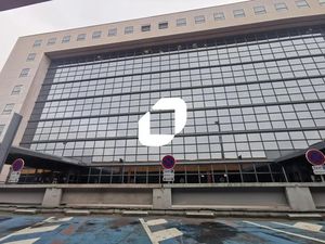 A LOUER  AU PIED DU METRO 8