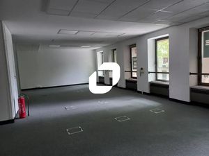 A VENDRE OU A LOUER  Bureaux rénovés en plein centre-ville !