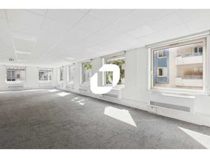 A VENDRE  SURFACES EN BON ETAT