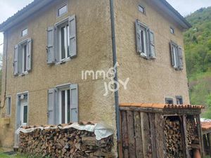Maison de hameau T4 avec Atelier et dépendance . Commune de Larbont 09240