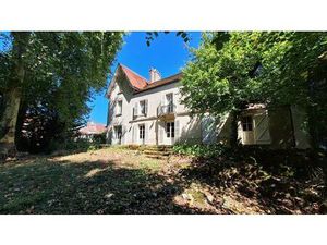 Grande maison de maitre a Prauthoy à 50 km au nord de Dijon