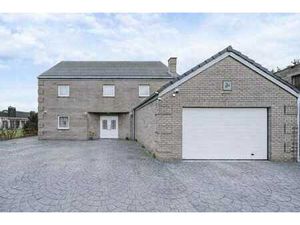 VILLA D'EXCEPTION AVEC GARAGE JARDIN DANS UN ETAT IMPECCABLE