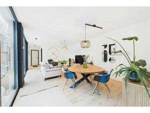 Impressionante maison (410m2 habitable) avec garage et jardi